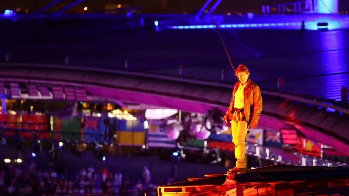 Tom Cruise Wows Olympics Fans with Jaw-Dropping Stunt at Paris Closing Ceremony