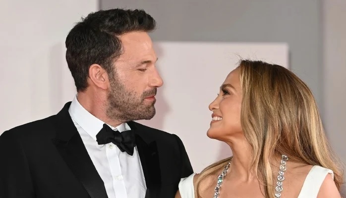 Jennifer Lopez 'desperate' for Ben Affleck's attention