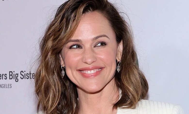 Jennifer Garner Flaunts $7.9M Farmhouse in LA Amid Struggles to Sell Ben Affleck and Jennifer Lopez's $68M Mansion