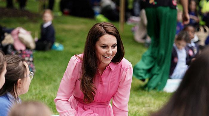 Kate Middleton’s Sweet Flower Stop in Stirling Sends Royal Fans Into a Frenzy